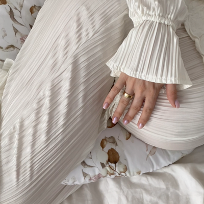 Maternity pillow type C cream with leaves pattern