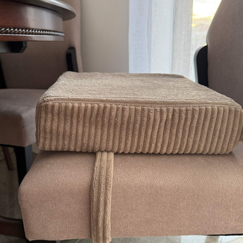 Fütterungskissen - rosa mit weißen Tupfen