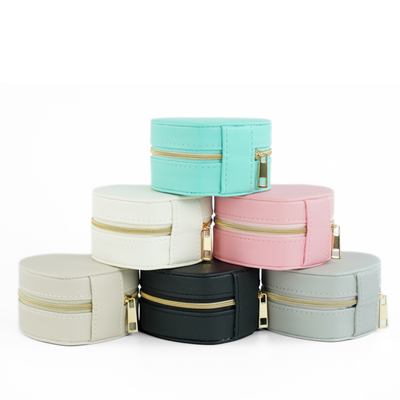 Personalizowana szkatułka na biżuterię w kształcie serca - ciemny beż