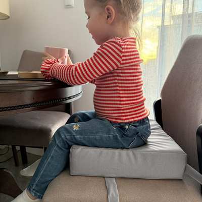 Fütterungskissen - rosa mit weißen Tupfen