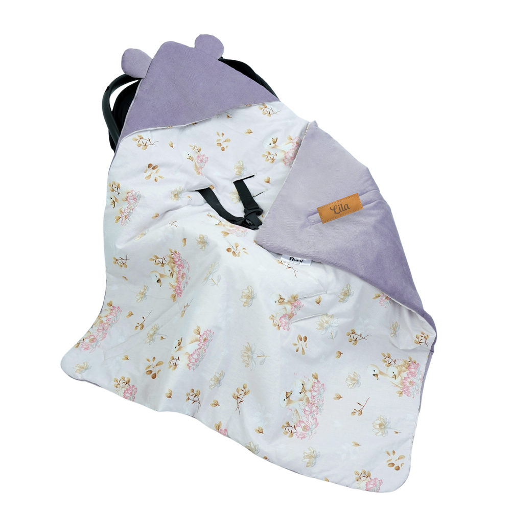 Otulacz do fotelika samochodowego i gondoli personalizowany kocyk niemowlęcy - łabędzie + róż