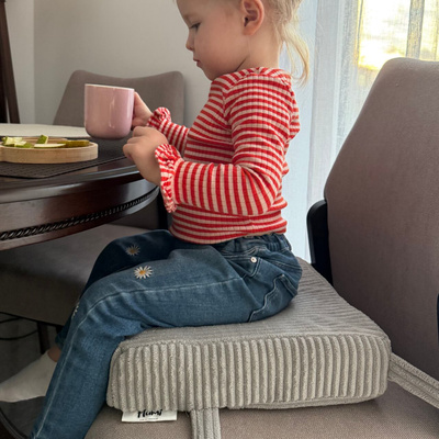 Feeding pillow - pink with white dots