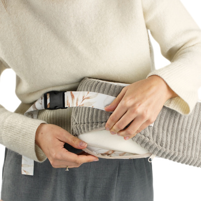 Poduszka FASOLKA do karmienia z pianki - sztruks/ kremowa w brązowe listki