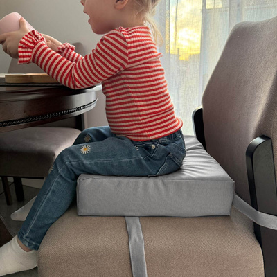 Fütterungskissen - rosa mit weißen Tupfen