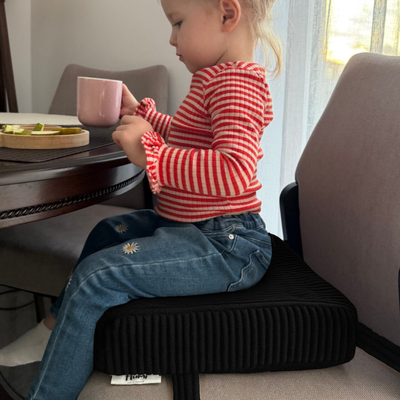 Fütterungskissen - rosa mit weißen Tupfen