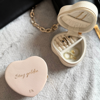Personalizowana szkatułka na biżuterię w kształcie serca - ciemny beż