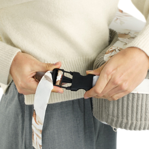 Poduszka FASOLKA do karmienia z pianki - sztruks/ kremowa w brązowe listki