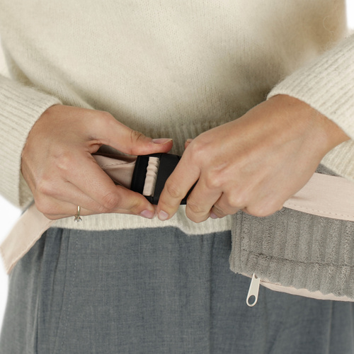 Fütterungskissen - rosa mit weißen Tupfen