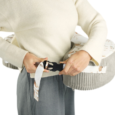 Poduszka FASOLKA do karmienia z pianki - sztruks/ kremowa w brązowe listki