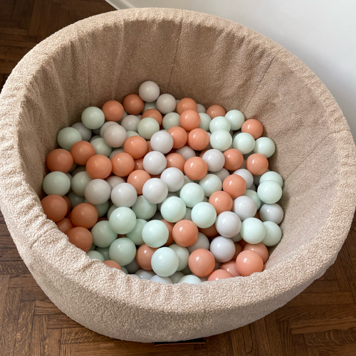 Personalizowany piankowy basen z kulkami CIEMNY BARANEK TEDDY – 200 piłek w zestawie