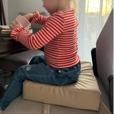 Fütterungskissen - rosa mit weißen Tupfen